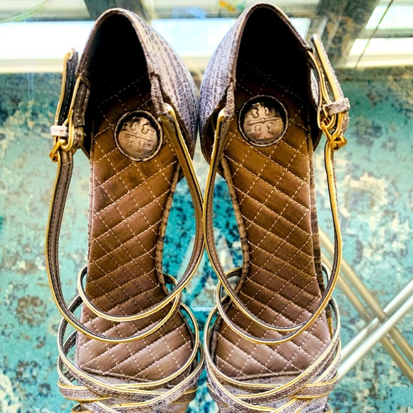 ✨Tory Burch✨ Gray & Metallic Gold Trim Snakeskin Leather Cross Strap Stiletto - Picture 4 of 16